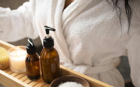 "Seasonal Skincare Tips: Adjusting Your Routine for Changing Weather"